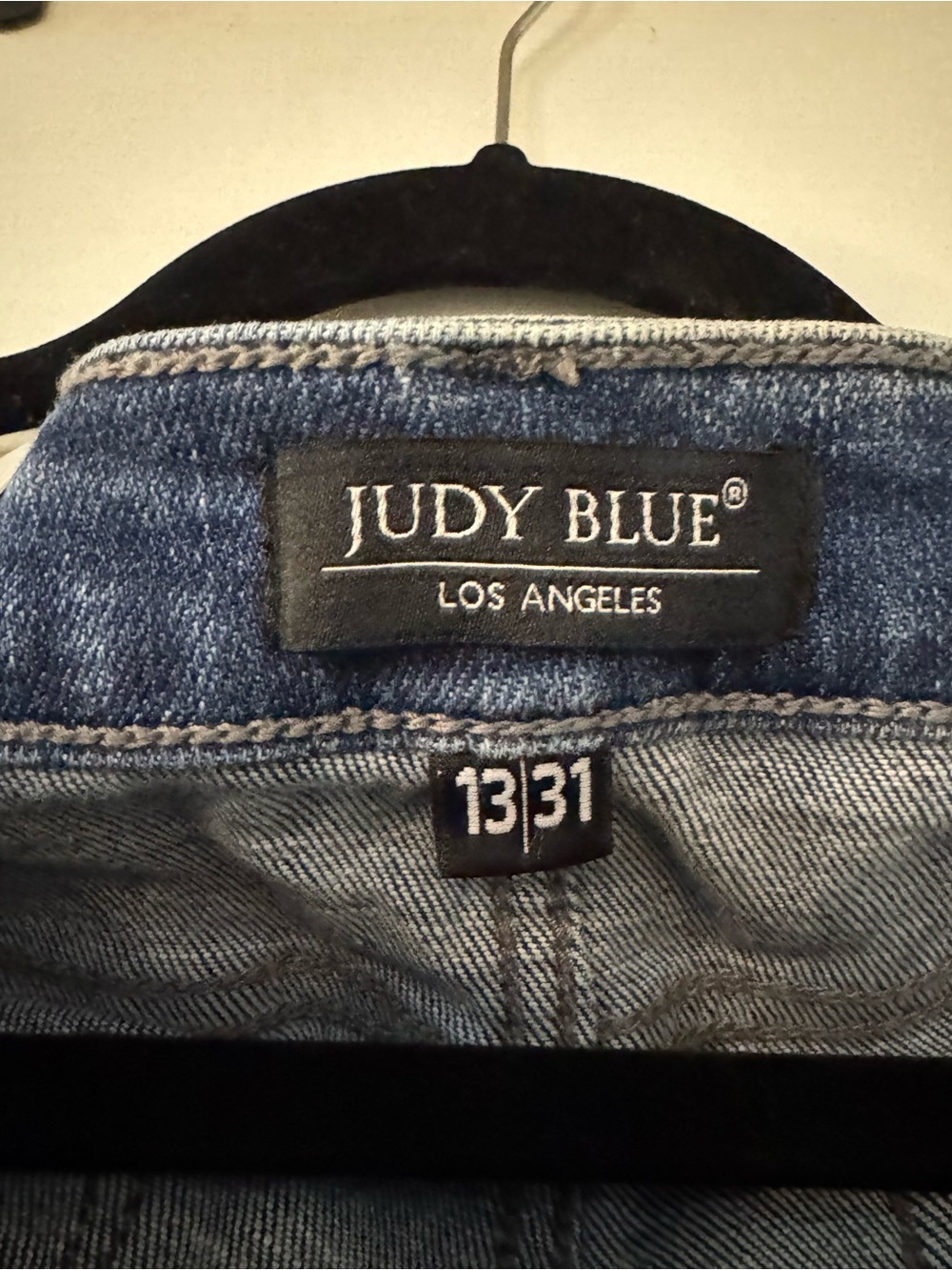 NWT Judy Blue Mid Rise Distressed Bleach Splatter Boyfriend Jeans 13/31 - Picture 2 of 3